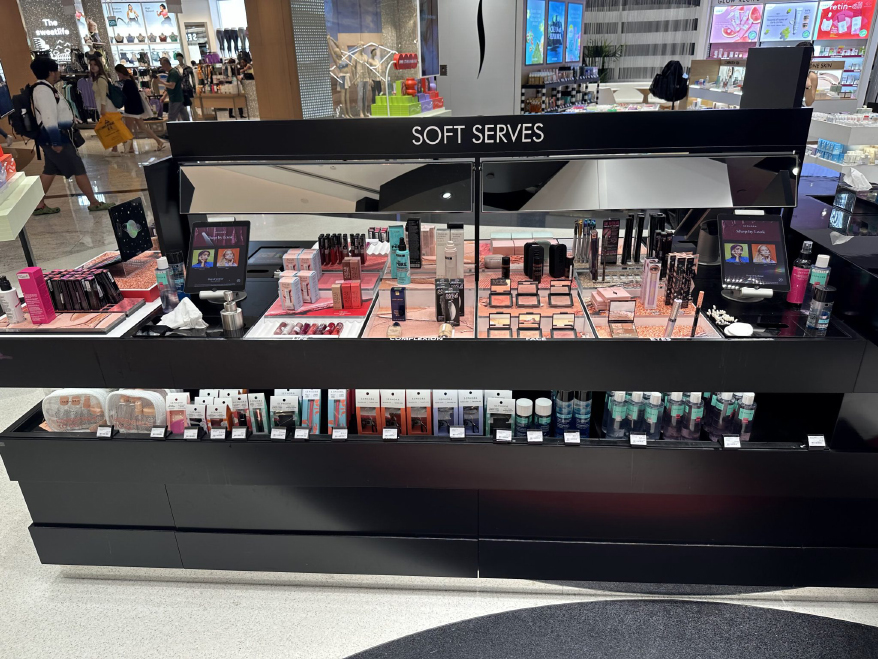 Shopping experience at the Sephora New Store Concept in El Triangle